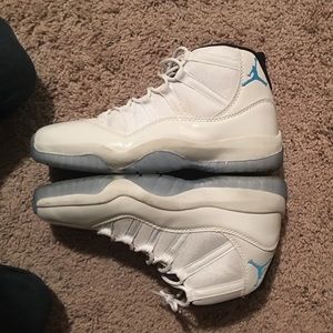 Jordan 11 Columbia