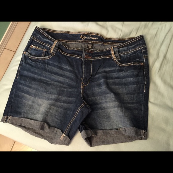 Ariya Jeans