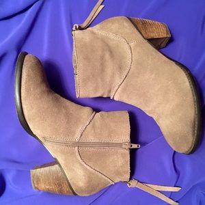 MILAAN- Dark Grey Suede Booties
