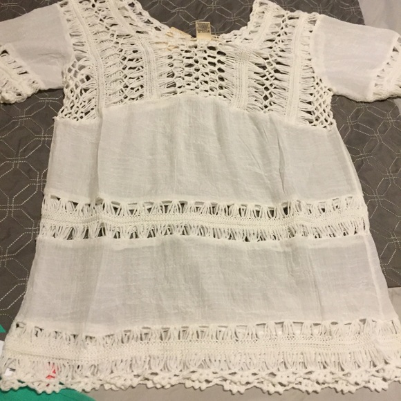 Last one ๐Delicate spring top๐ - Picture 3 of 3