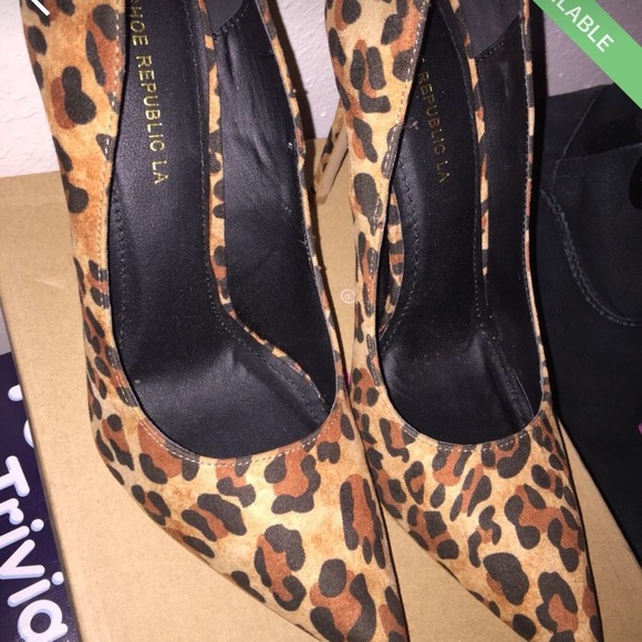 Pointy leopard heels