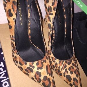 Pointy leopard heels