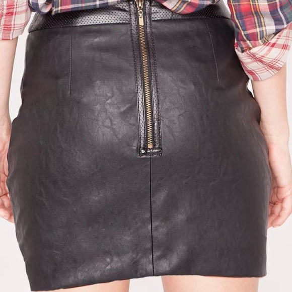 Faux Leather with Studs Mini Skirt - Picture 3 of 4