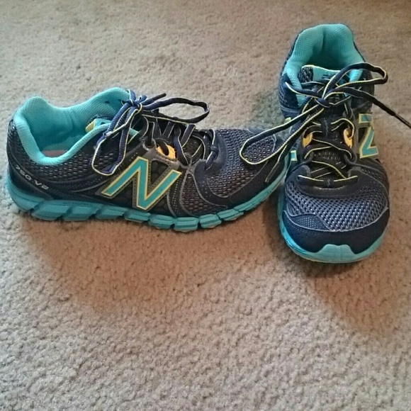 New Balance tennis shoes