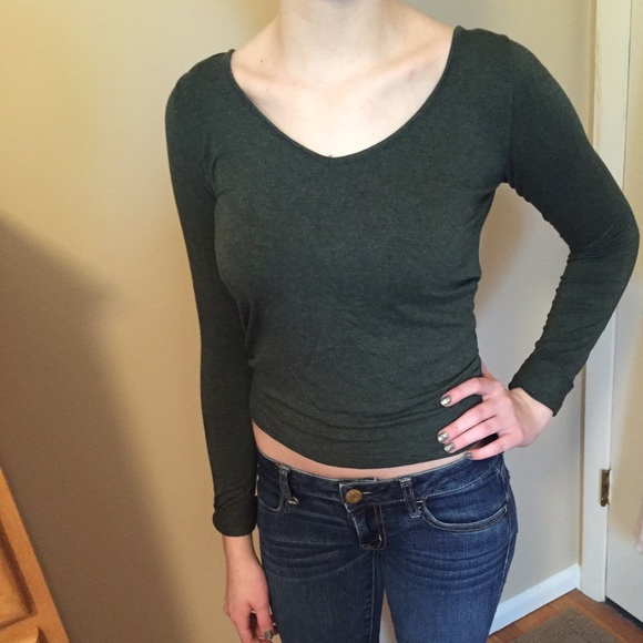 Forest green cropped v long sleeve tee