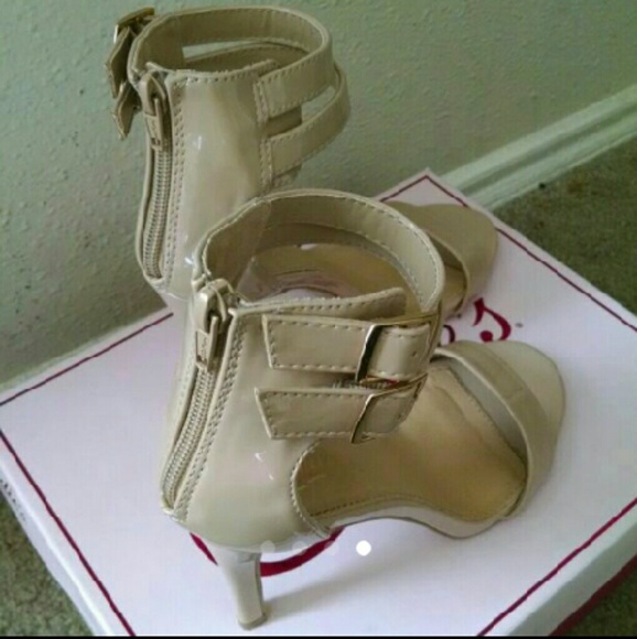 Candies tan heels - Picture 4 of 4