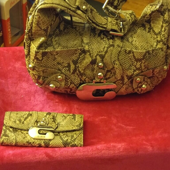 Guess purse & wallet