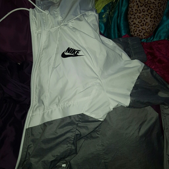 nike windbreaker