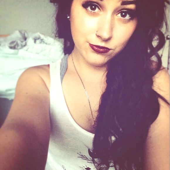 Nice to meet you all, I'm Emily ❤️