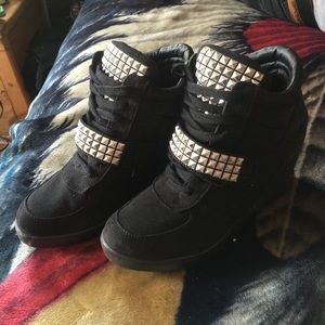Wedge sneaker