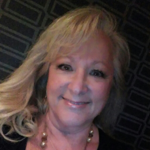 Meet your Posh Ambasador, Sherry - Picture 2 of 3