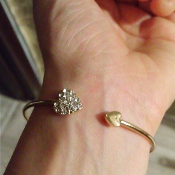Gold Heart Bracelet - Picture 2 of 4