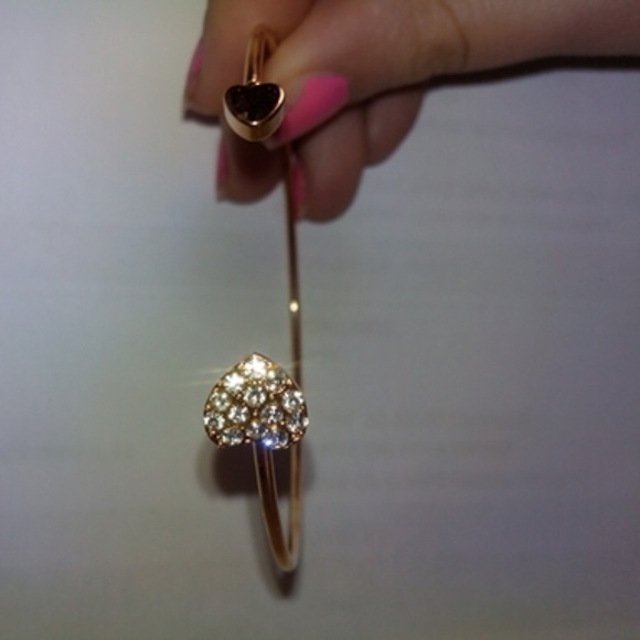 Gold Heart Bracelet - Picture 3 of 4