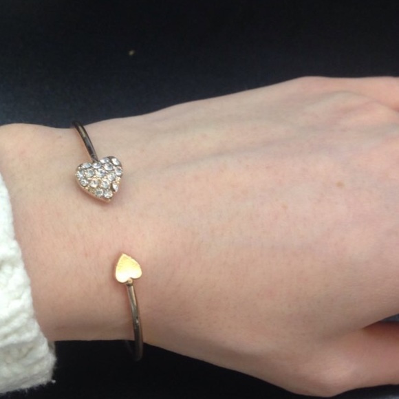 Gold Heart Bracelet - Picture 4 of 4