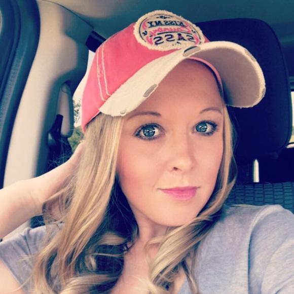 Meet your Posher, Melissa - Picture 2 of 7