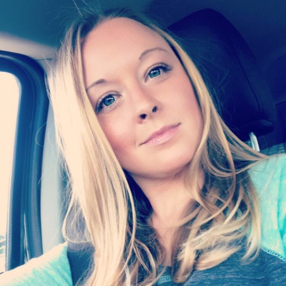 Meet your Posher, Melissa - Picture 3 of 7