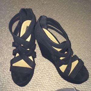 black strappy wedge heels