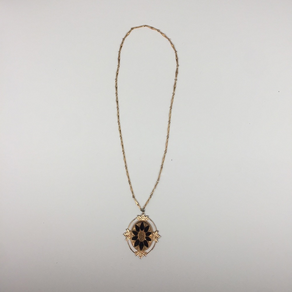 Beautiful long gold vintage pendant necklace