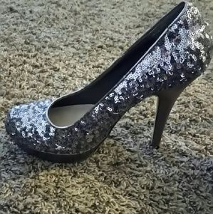 Olsenboye plum shimmering heels