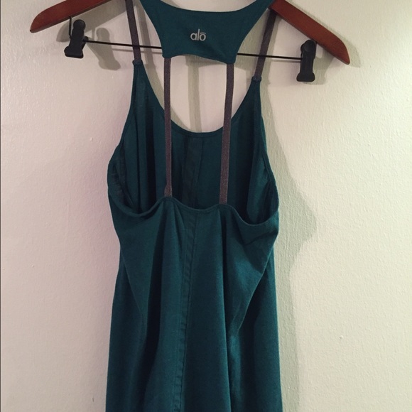 *BUNDLE* 2 Alo tanks! Both brand new, 1 with tags - Picture 2 of 4