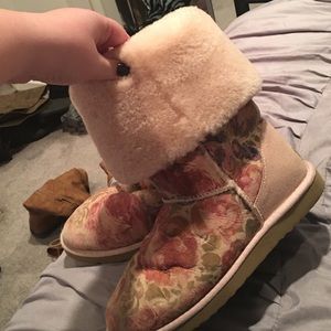 LIMITED EDITION uggs ON HOLD😍😍😍