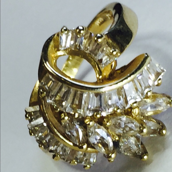 14k Gold Cocktail ring over 1 CTW Diamonds. Size 7 - Picture 1 of 3