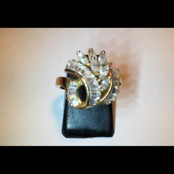 14k Gold Cocktail ring over 1 CTW Diamonds. Size 7 - Picture 2 of 3