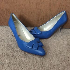 JAZZ blue leather pumps. Size 9 GUC
