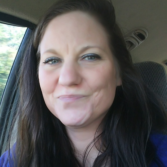 Meet your Posher, Traci - Picture 5 of 5