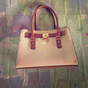 Handbag• MAKE ME AN OFFER ⭐️