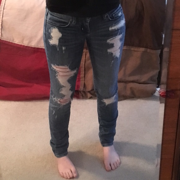 AEO Destroyed Skinny jeans