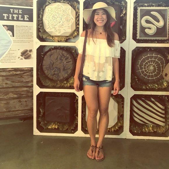 Meet your Posher, Emily - Picture 1 of 1