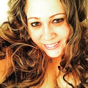 Meet your Posher, Grecely