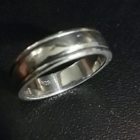 Jewelry - (NWOT) 925 Vintage Sterling silver ring