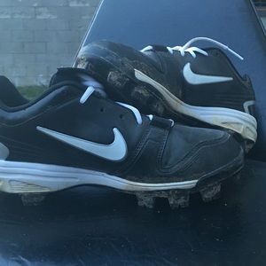 WORN ONCE NIKE SOFTBALL CLEATS