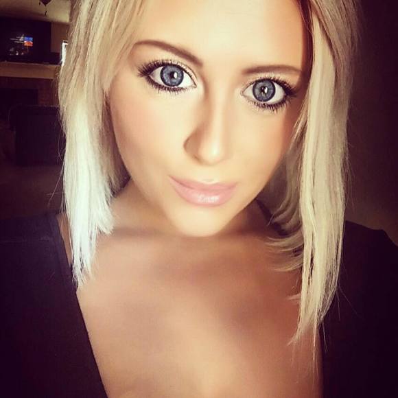 Meet your Posher, Kelli - Picture 1 of 1