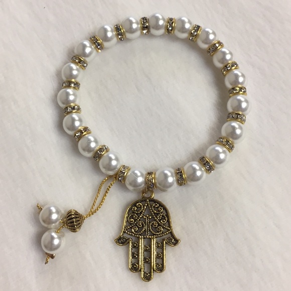 Hamsa Gold & white Pearl Bracelet - Picture 4 of 4