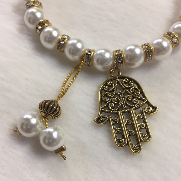 Hamsa Gold & white Pearl Bracelet - Picture 2 of 4