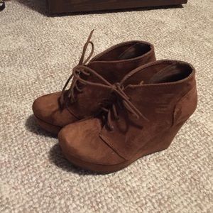 Brown suede shi booties