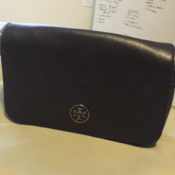 Tory burch black shoulder bag.