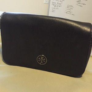 Tory burch black shoulder bag.
