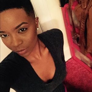 Meet your Posher, Mia