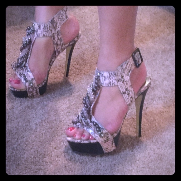 Bakers  pink amour heels size 7