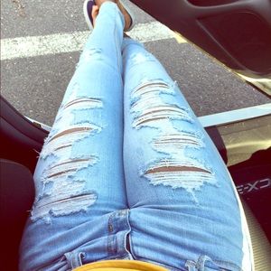 Distressed skinny jeans