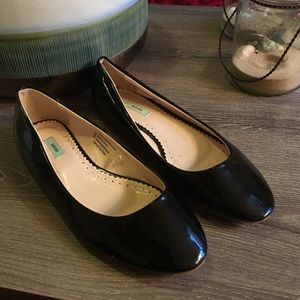 Kimchi Blue Brand faux patent leather flats.