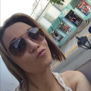 Meet your Posher, Ashley