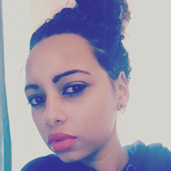 Meet your Posher, Tiah - Picture 1 of 1