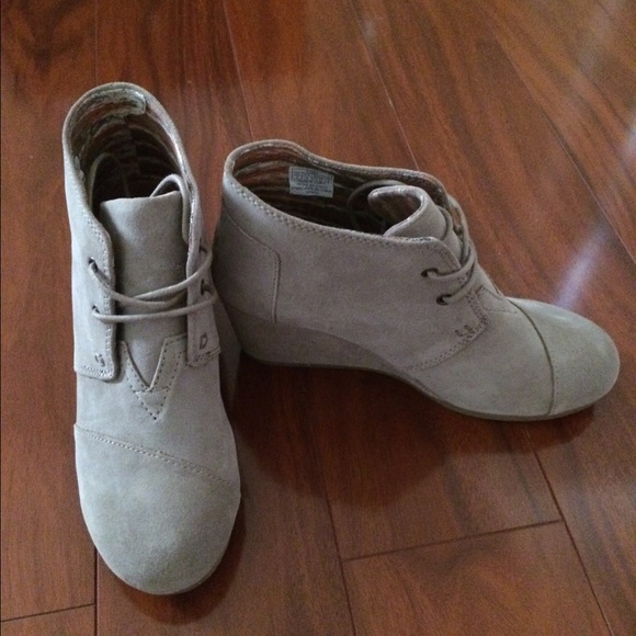 ‼️SOLD‼️30% off TOMS Wedge Bootie - Picture 1 of 4