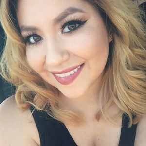 Meet your Posher, Monique