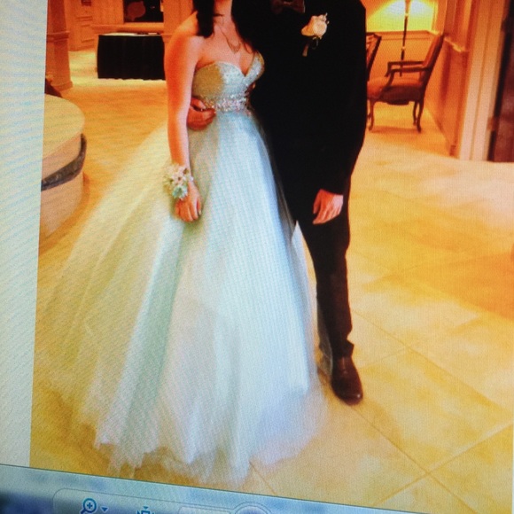 Prom dress - Picture 2 of 4